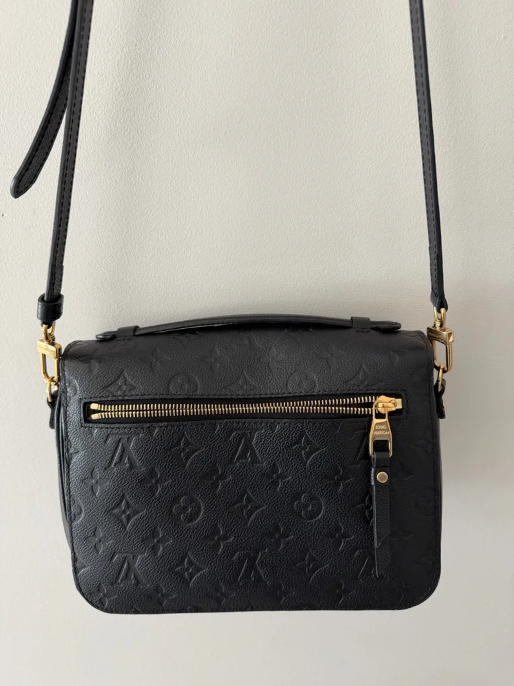 Louis Vuitton Black Embossed Monogram Pochette Métis bag with gold hardware - Picture 8 of 16
